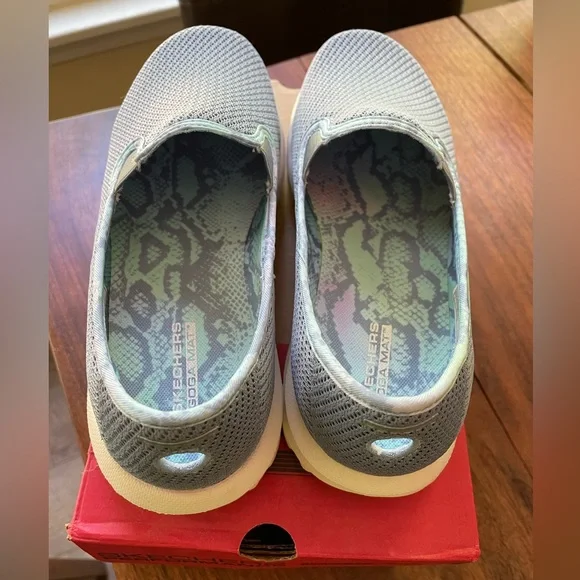 Skechers - Picture 3 of 4